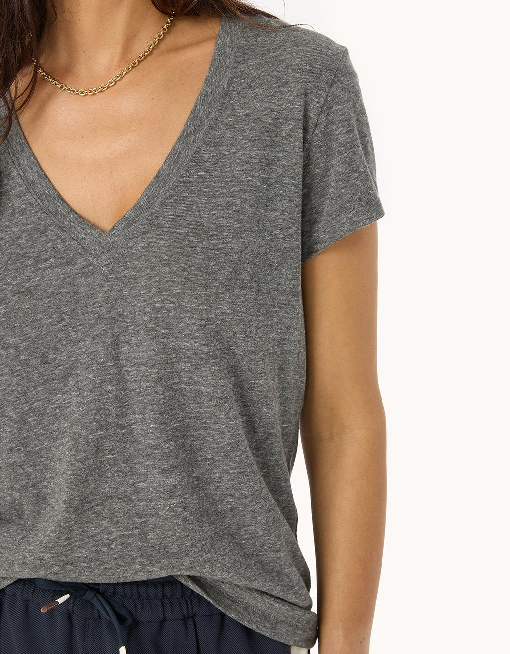 v-neck tee