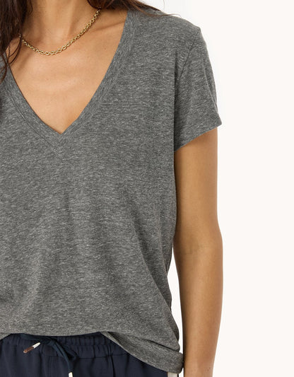 v-neck tee