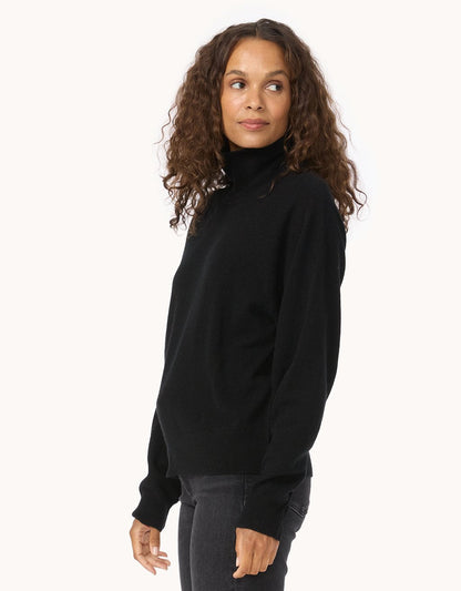 Everyday-Weight Cashmere Raglan Turtleneck