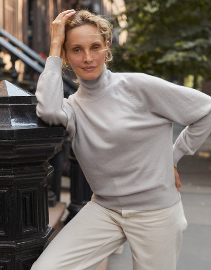 Everyday-Weight Cashmere Raglan Turtleneck